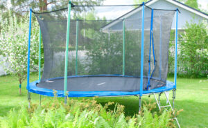 Užitočné tipy pri nákupe záhradnej trampolíny